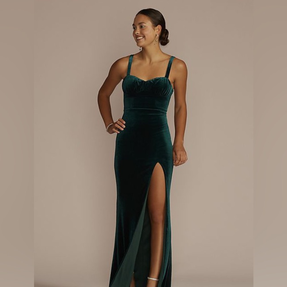 David’s Bridal “Sweetheart Velvet Tank Sheath Dress With Slit” 💚